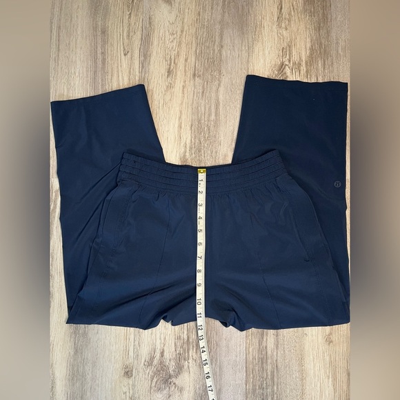 Lululemon Navy Blue Women’s Size 6 - Picture 6 of 9